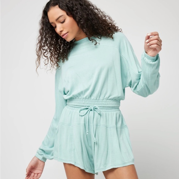 L*SPACE Daytripper Lounge Set Sweatshirt and Shorts LSPACE - Picture 1 of 12